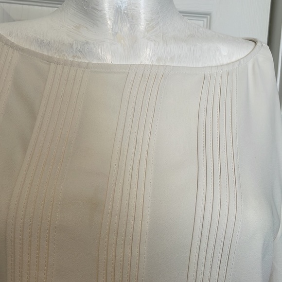 Ann Taylor top in cream - Picture 2 of 6